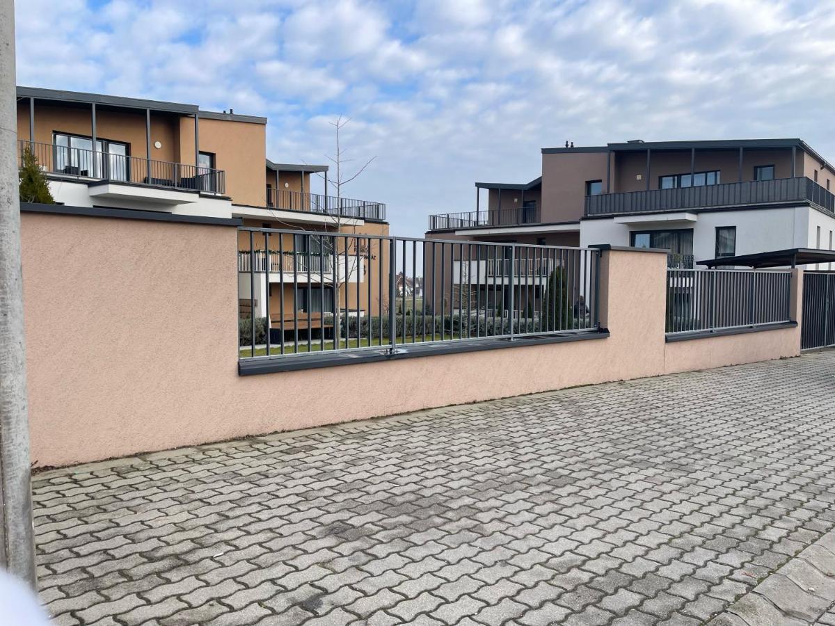 Paskom Apartmanhaz Nyergesujfalu Exteriör bild