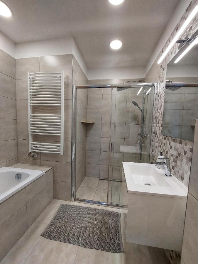 Paskom Apartmanhaz Nyergesujfalu Exteriör bild