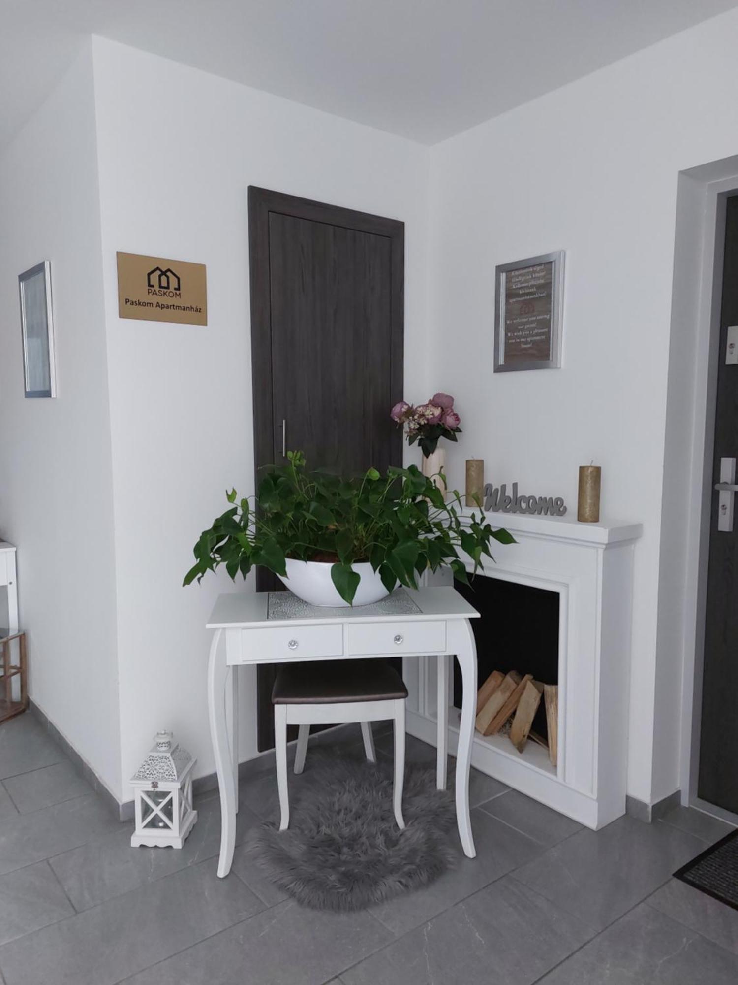 Paskom Apartmanhaz Nyergesujfalu Exteriör bild